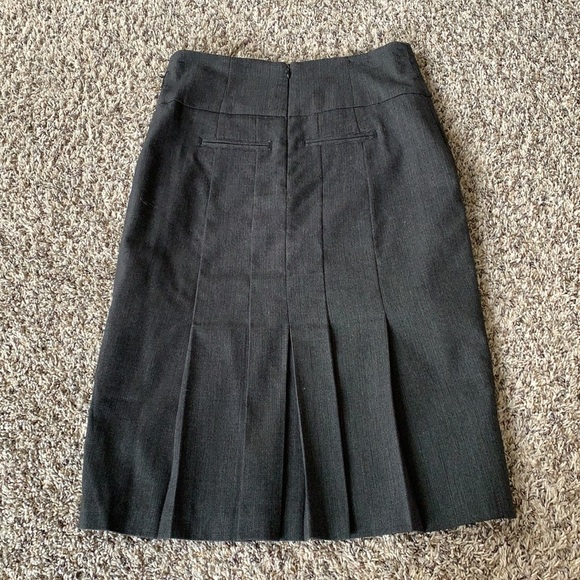Gray pencil skirt - Picture 2 of 4
